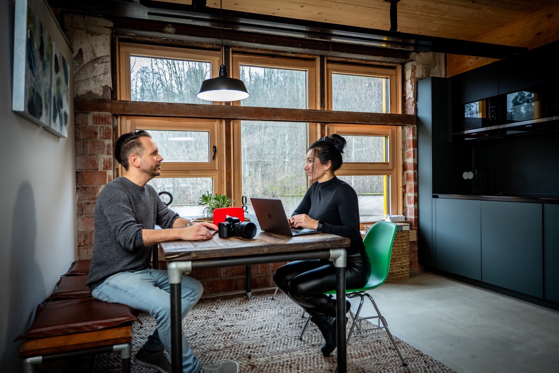 Besprechung im Büro der Schmidtke GmbH